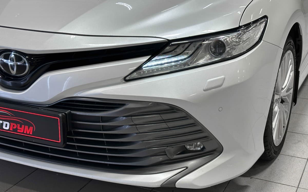 Toyota Camry - 4